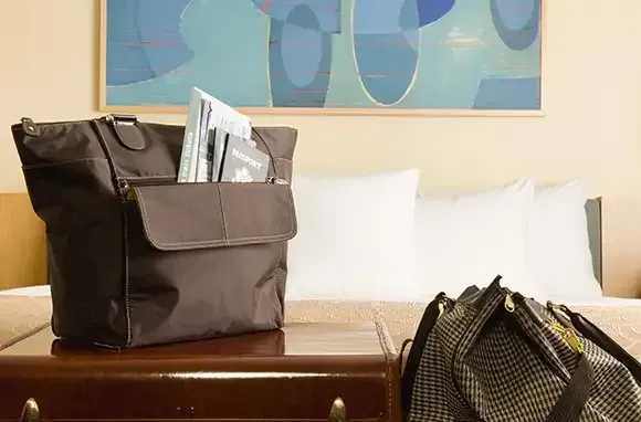 Men Packet 10 Packing Tips for Men
