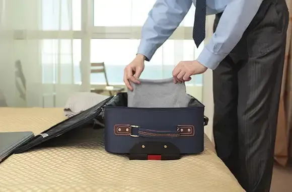 Men Packet 10 Packing Tips for Men