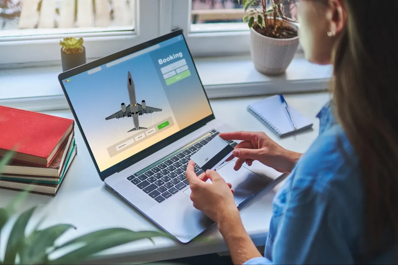 4 Ways to Earn Travel Rewards With Credit Cards (2026)