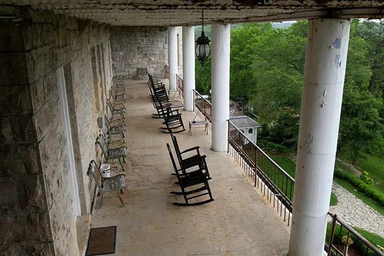 1886 Crescent Hotel & Spa ; Courtesy of RaksyBH/Shutterstock