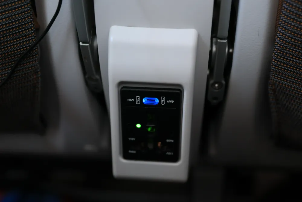 Seat-back power outlet 