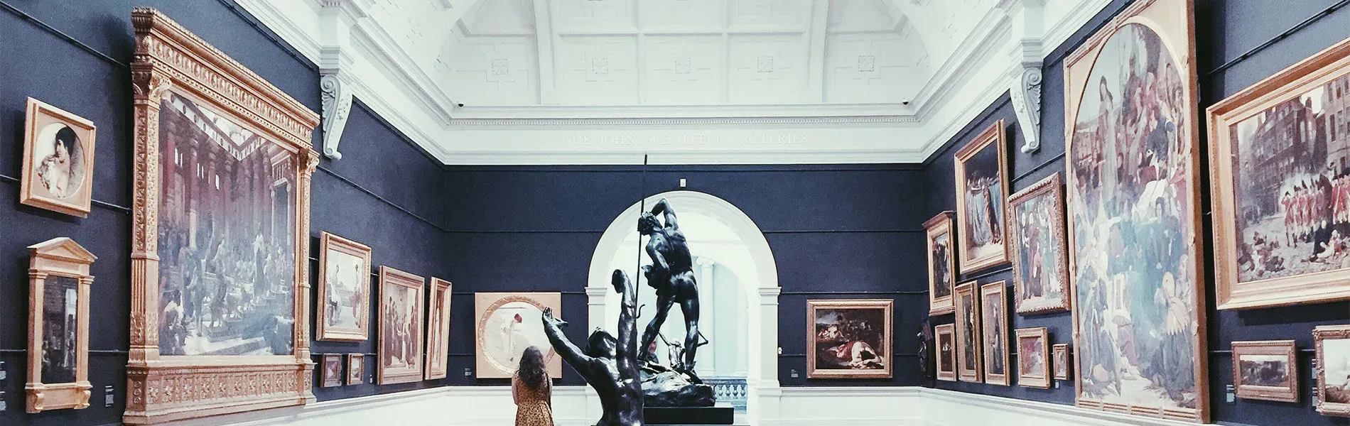 8 Things You Should Never Do in a Museum