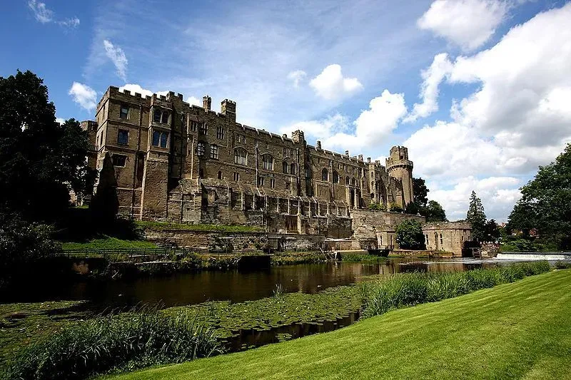 O'er the Ramparts: Castles in Great Britain